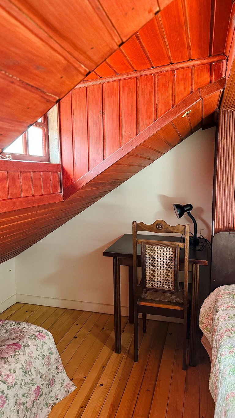 Quarto lateral 1 banheiro compartilhado