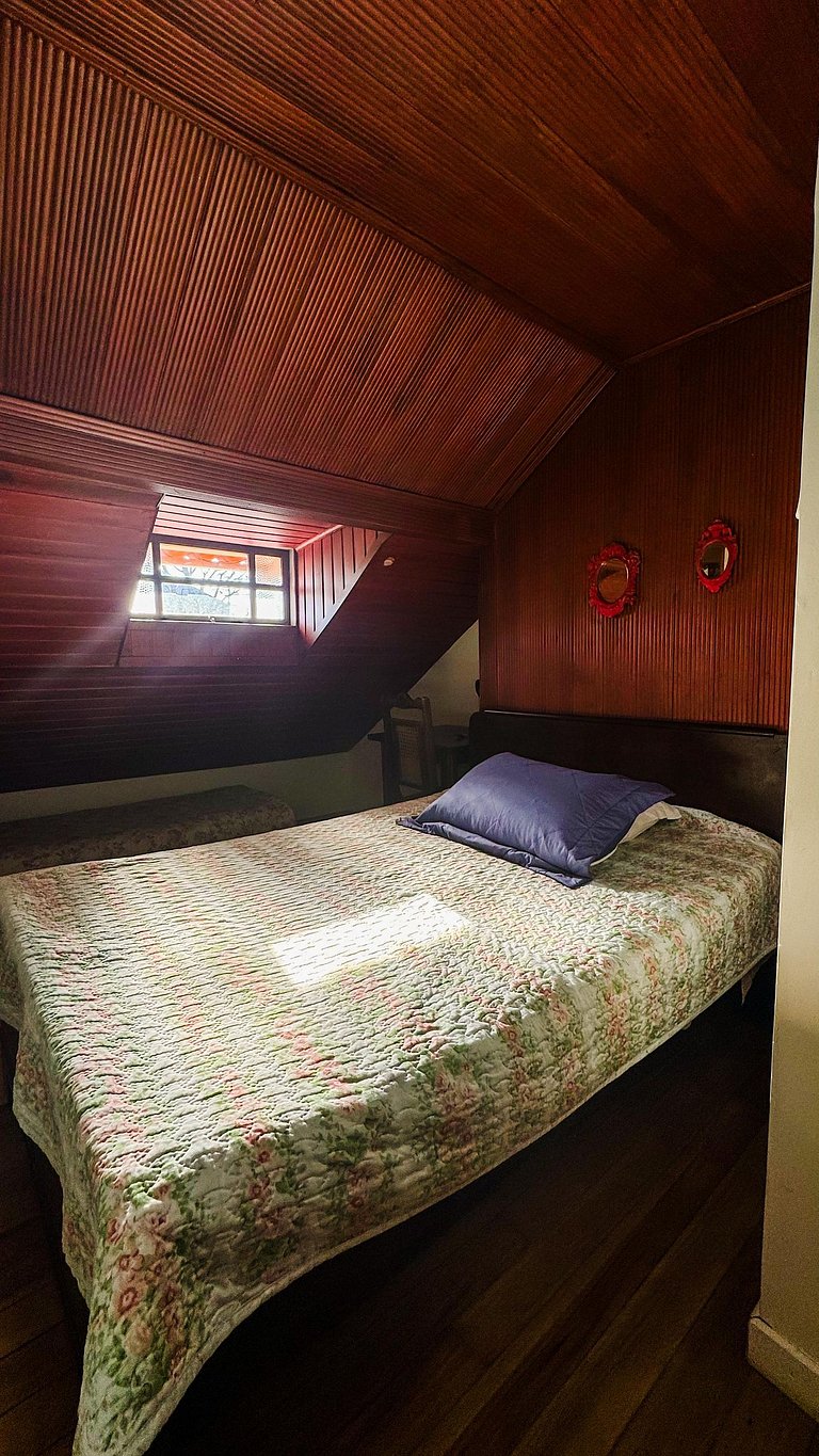 Quarto lateral 1 banheiro compartilhado